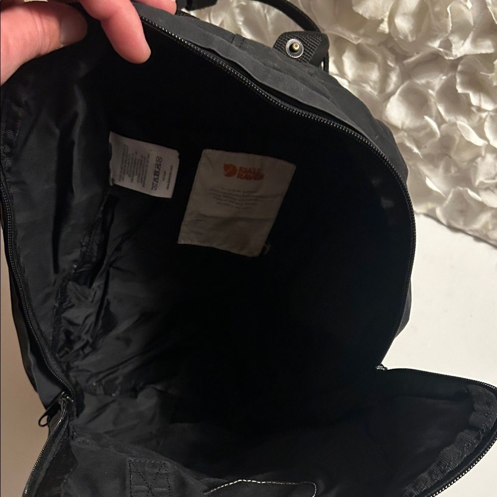 Fjallraven Kånken Black Backpack - Picture 4 of 4